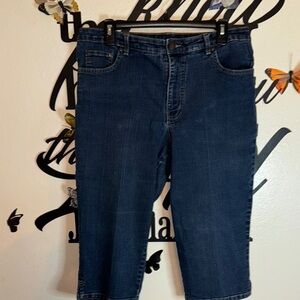 KIM ROGERS
Women’s Crop Blue Jeans